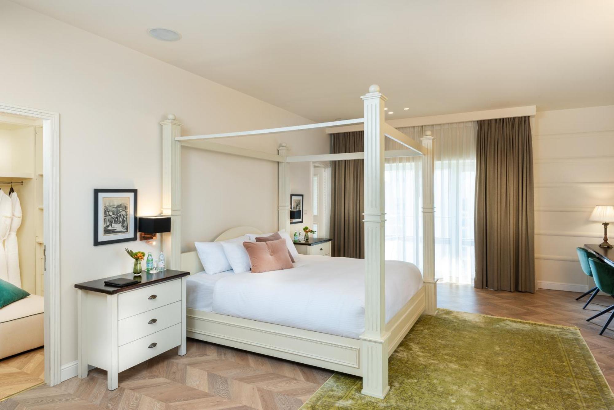 Hotel Herods By The
